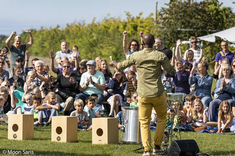 Familieprogramma. Drumdrumdrum: publiek doet mee met muziek maken