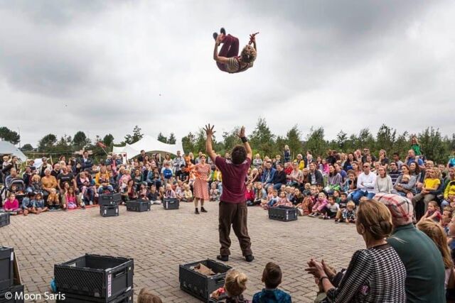 𝟵-𝟭𝟬-𝟭𝟭 𝗦𝗘𝗣𝗧 𝗙𝗔𝗠𝗜𝗟𝗜𝗘𝗙𝗘𝗦𝗧𝗜𝗩𝗔𝗟 𝗜𝗡 𝗛𝗔𝗔𝗥𝗟𝗘𝗠𝗠𝗘𝗥𝗠𝗘𝗘𝗥

Festival Grazende Zwaan is een avontuurlijk festival voor jong en oud. Met buitentheater, circus, musical, workshops (hutten bouwen, kleien, zingen enz), en fijne terrassen!
Een vrolijk en bijzonder programma op en om monumentale boerderij en landgoed Kleine Vennep in Nieuw-Vennep. 

Tickets en info: grazendezwaan.nl 

#grazendezwaan #nieuwvennep #festival